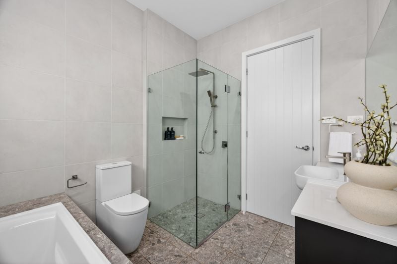 Immaculate Luxury: Seamless Indoor-Outdoor Living