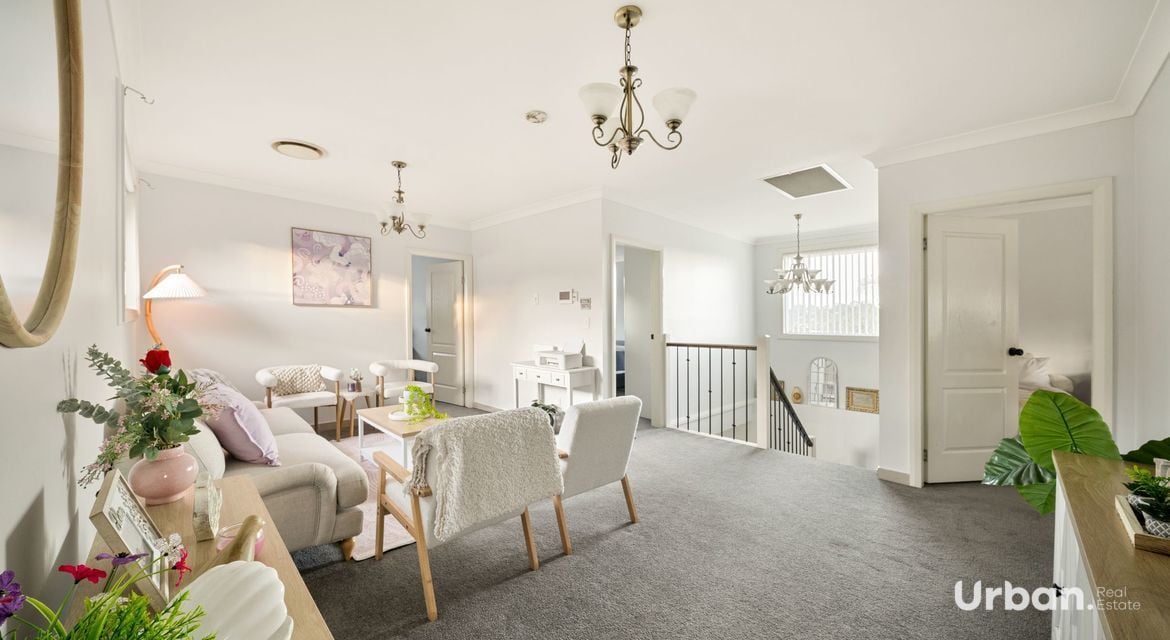 Ambarvale 8 Sikes Place