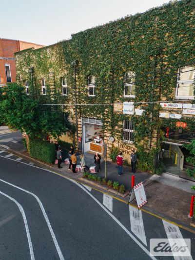 CREATIVE WOOLSTORE OPPORTUNITY!