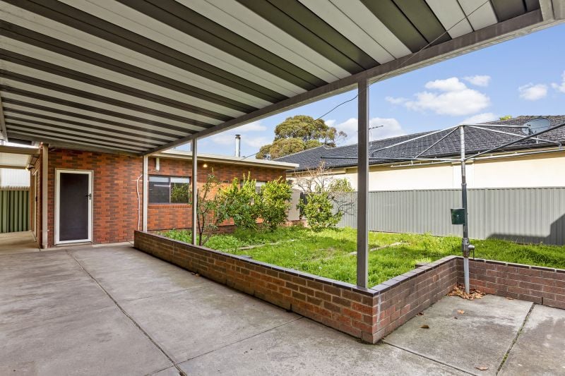 135 Middle Street, Hadfield