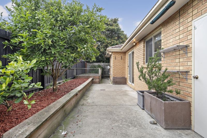 2/74 Miranda Road, Reservoir