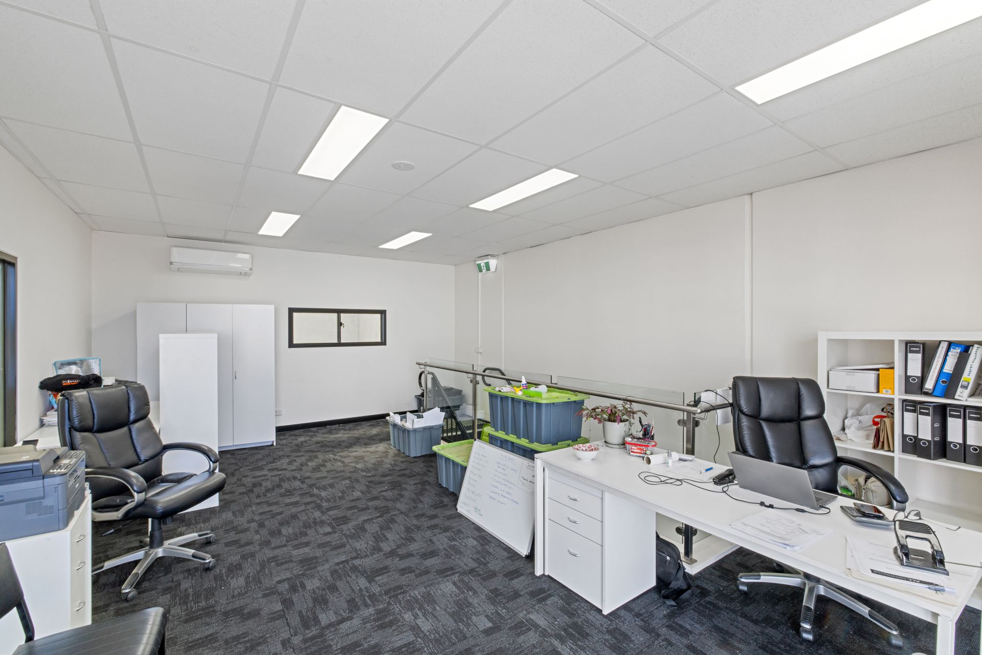 QUALITY WAREHOUSE 166m2 (approx.)