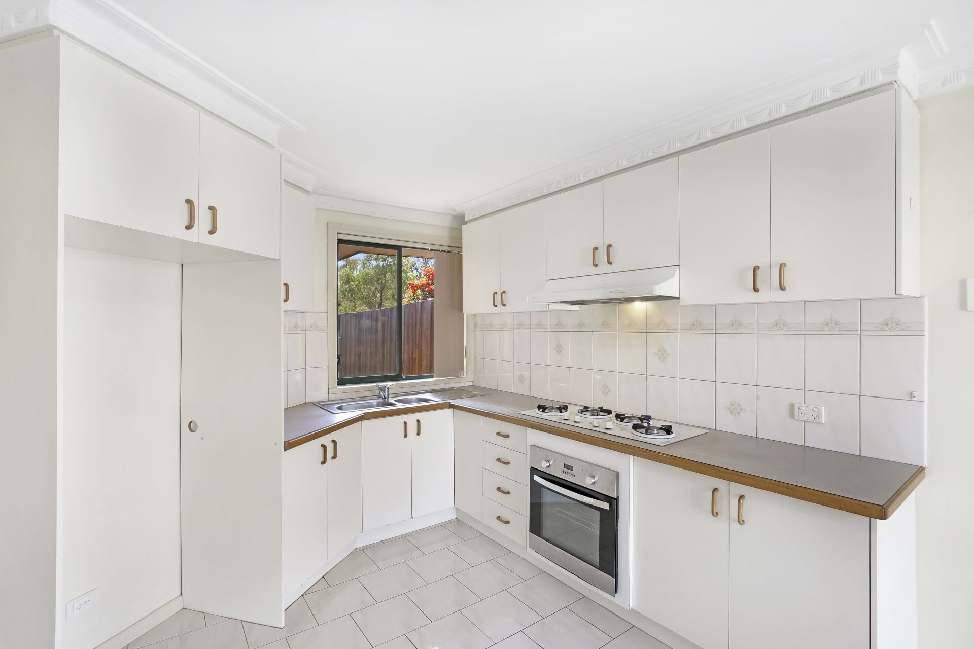 Low-Maintenance Unit in Great Location!