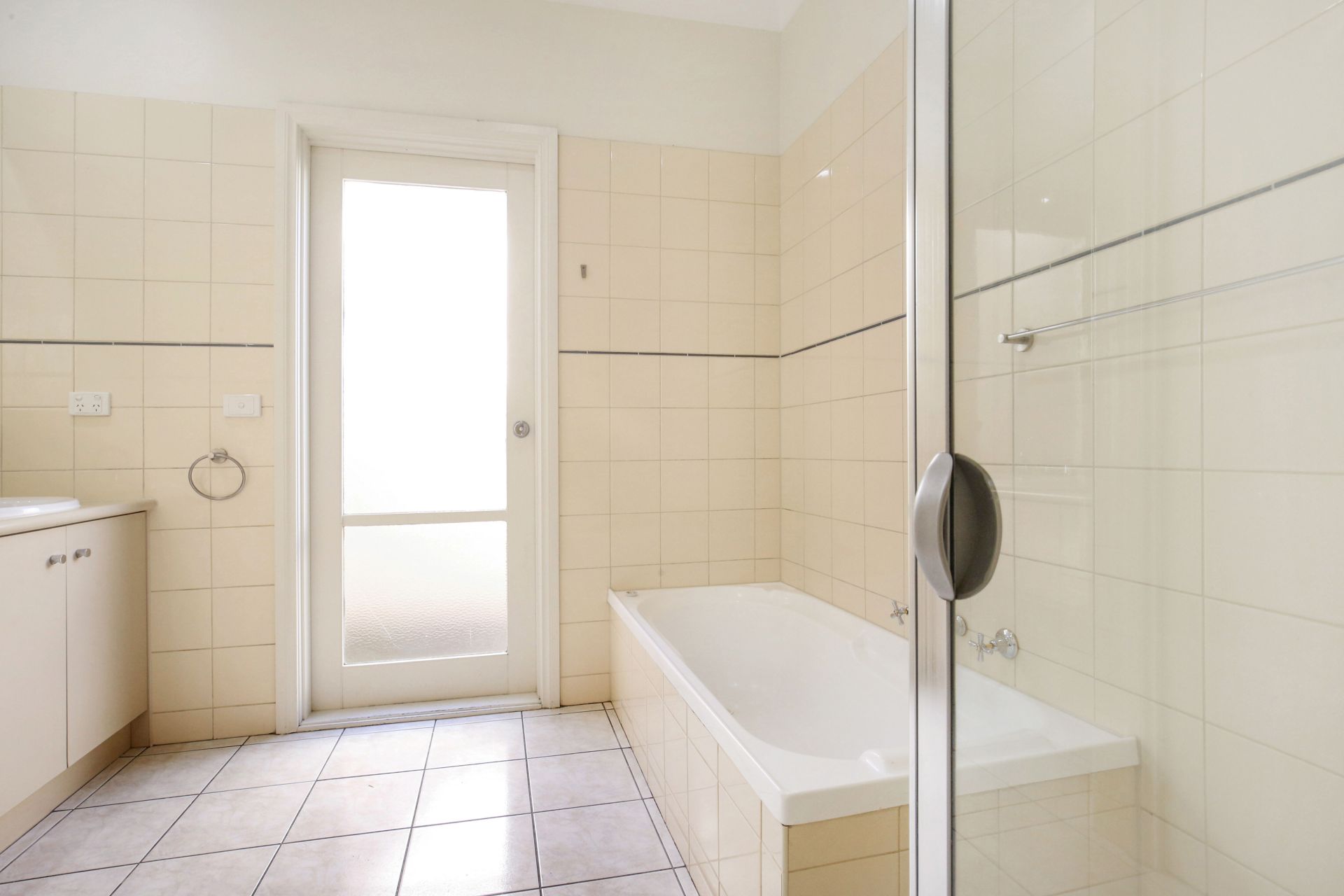 Inviting Lifestyle At Thornbury's Heart!