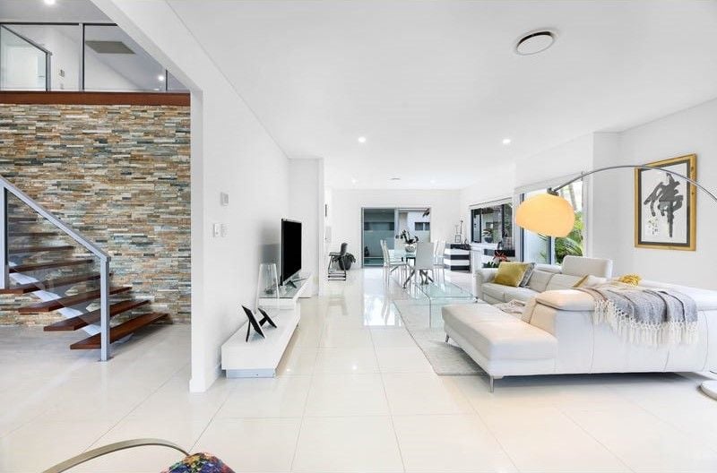 6028 Vista Drive, Benowa - Thumbnail 2