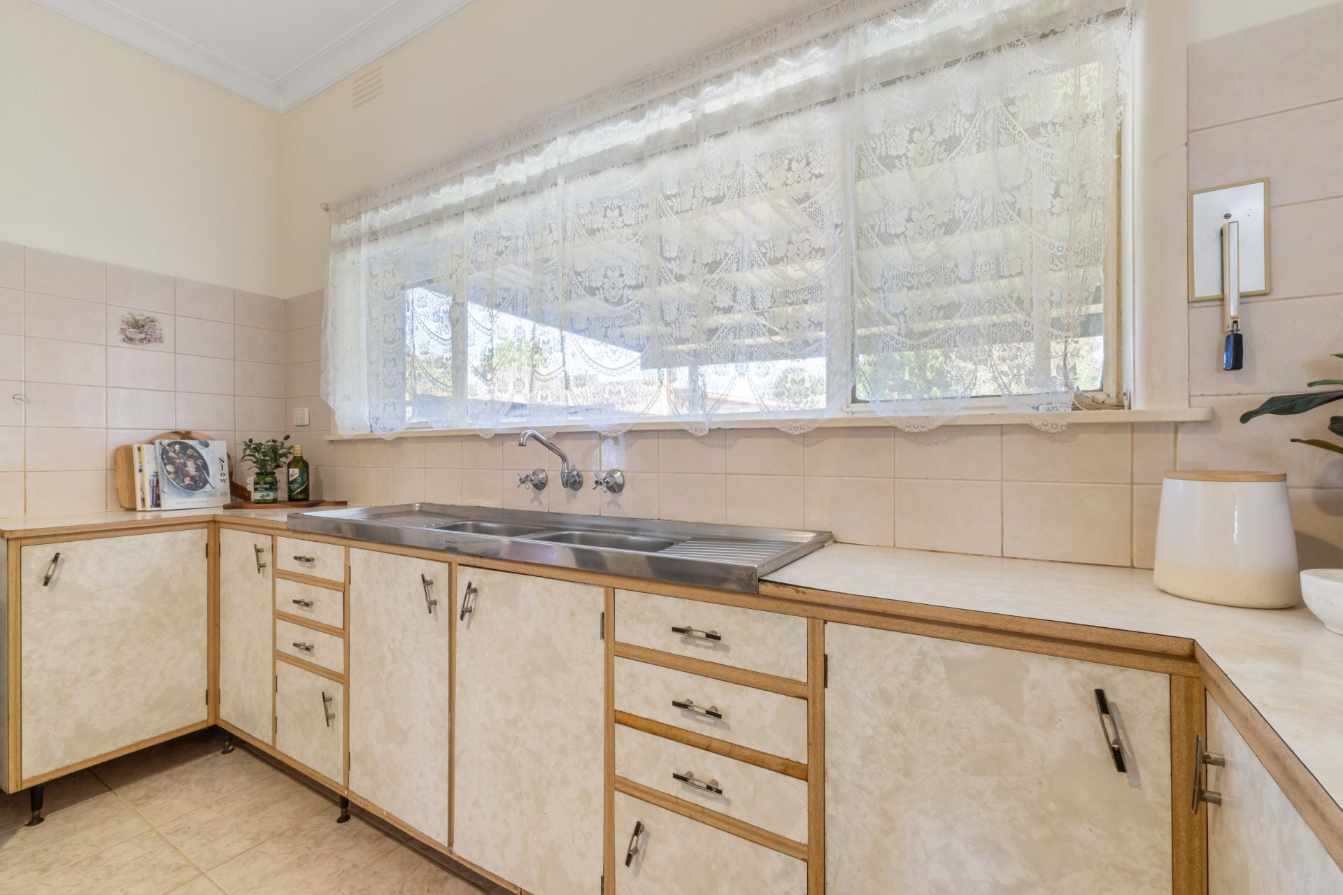 Comfortable Classic on 655m² (approx.) With Endless Potential