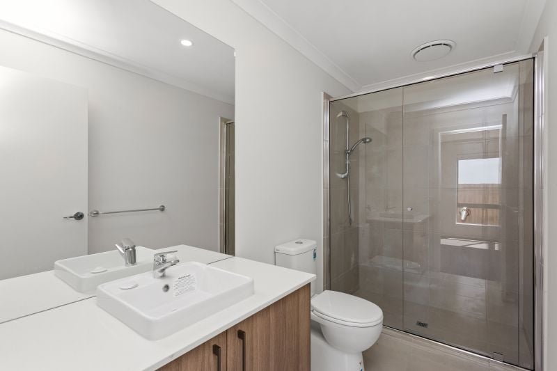 11 Romanesque Drive, Deanside