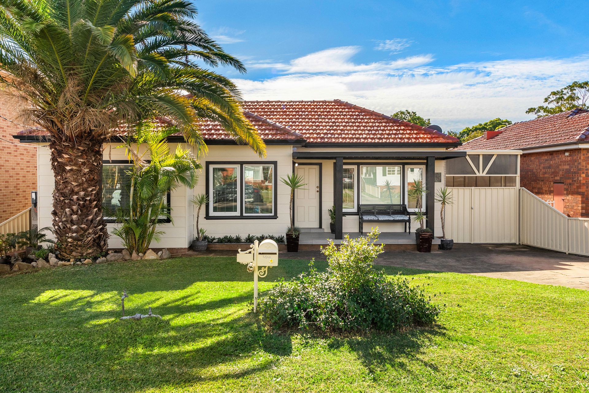 15 Lynwen Crescent, Banksia
