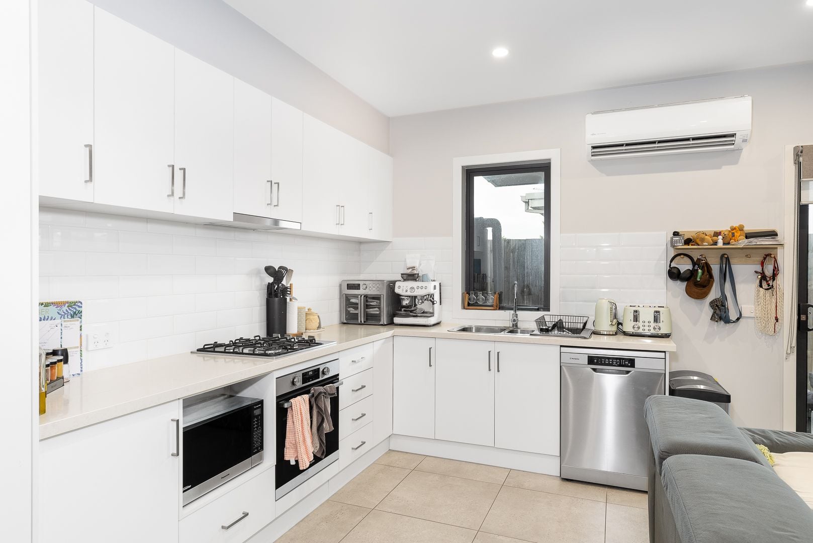 MODERN LIVING IN A CONVENIENT THOMASTOWN LOCATION