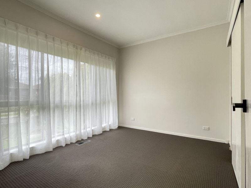21 Lockwood Grove, Thomastown
