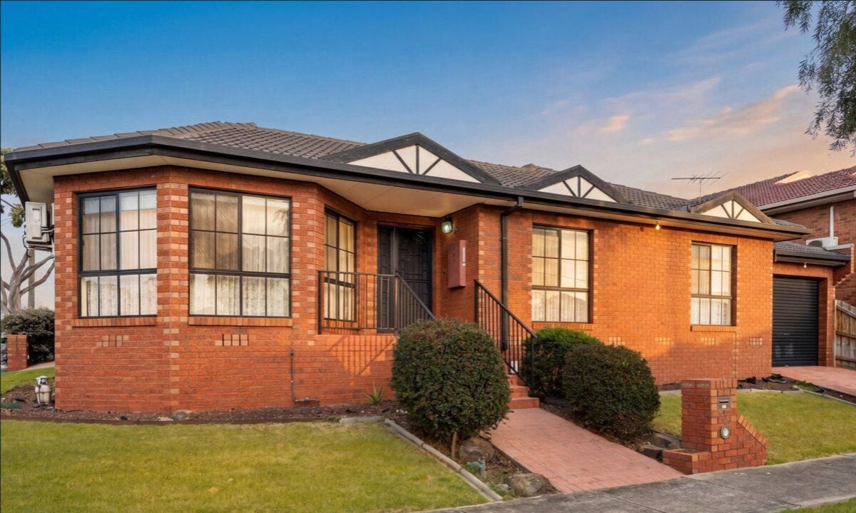 Comfortable Living in a Convenient Mill Park Location