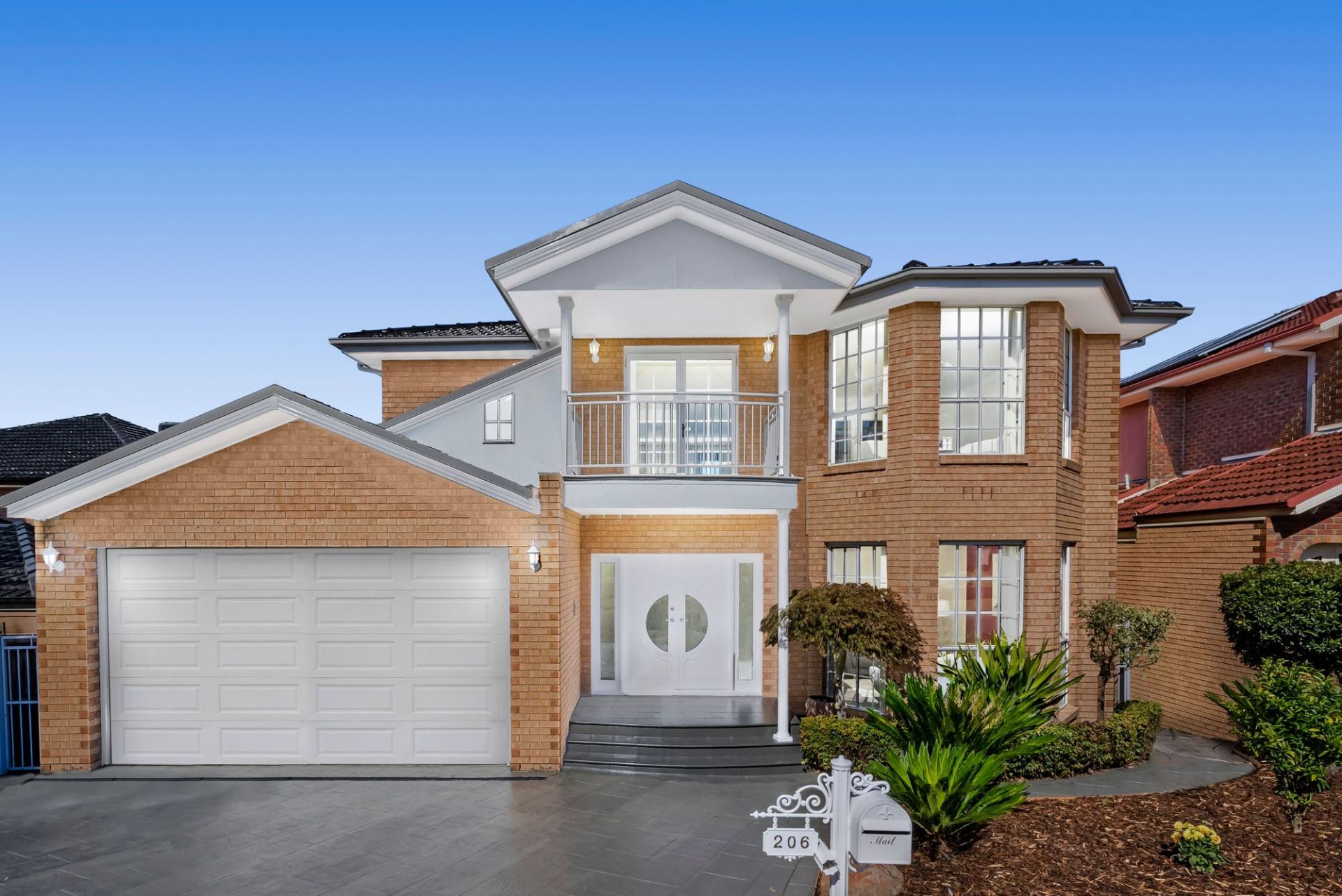 Family Scale Living in a Blue-Chip Mill Park Pocket