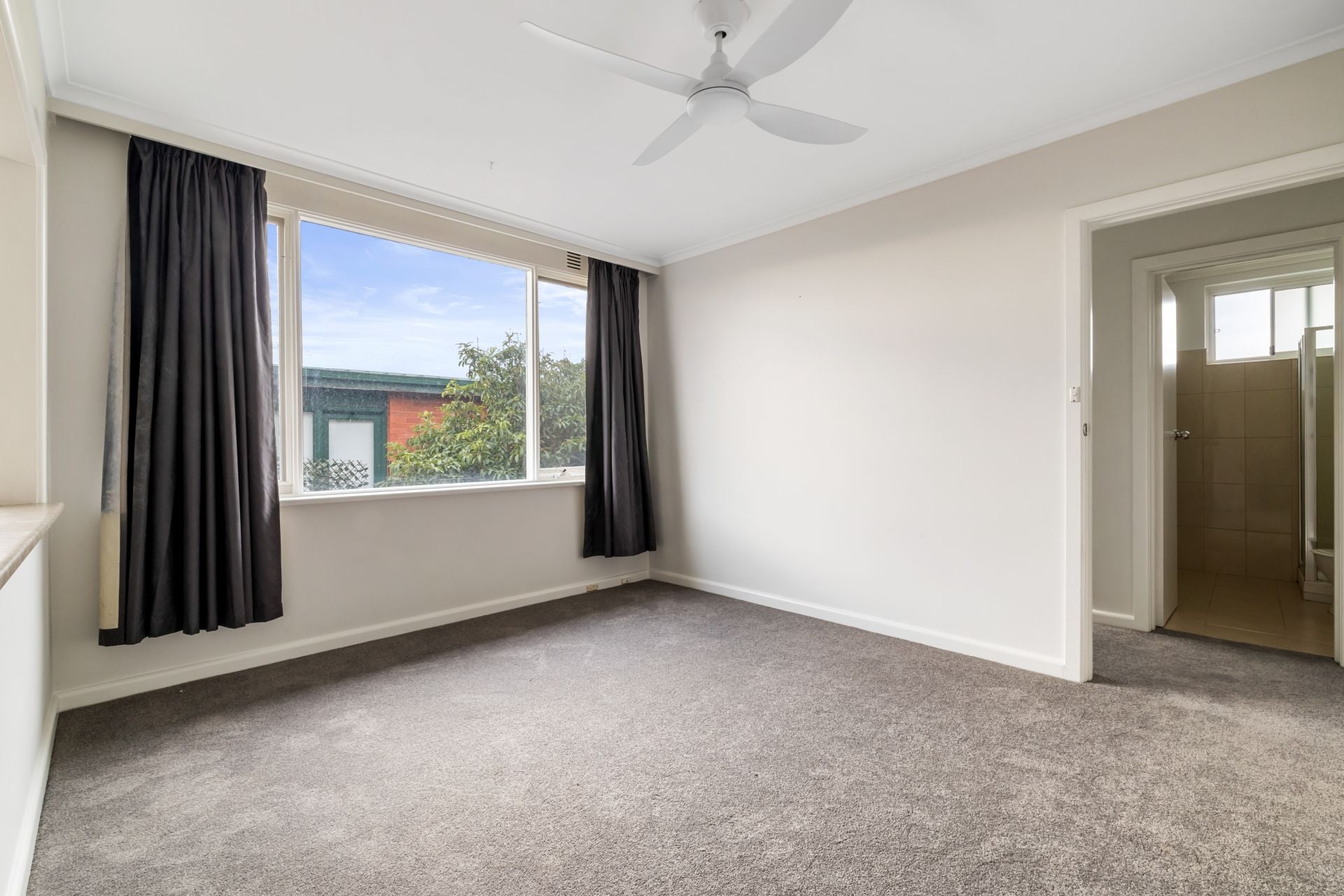 Modern Updated Apartment in a Prime Essendon Location