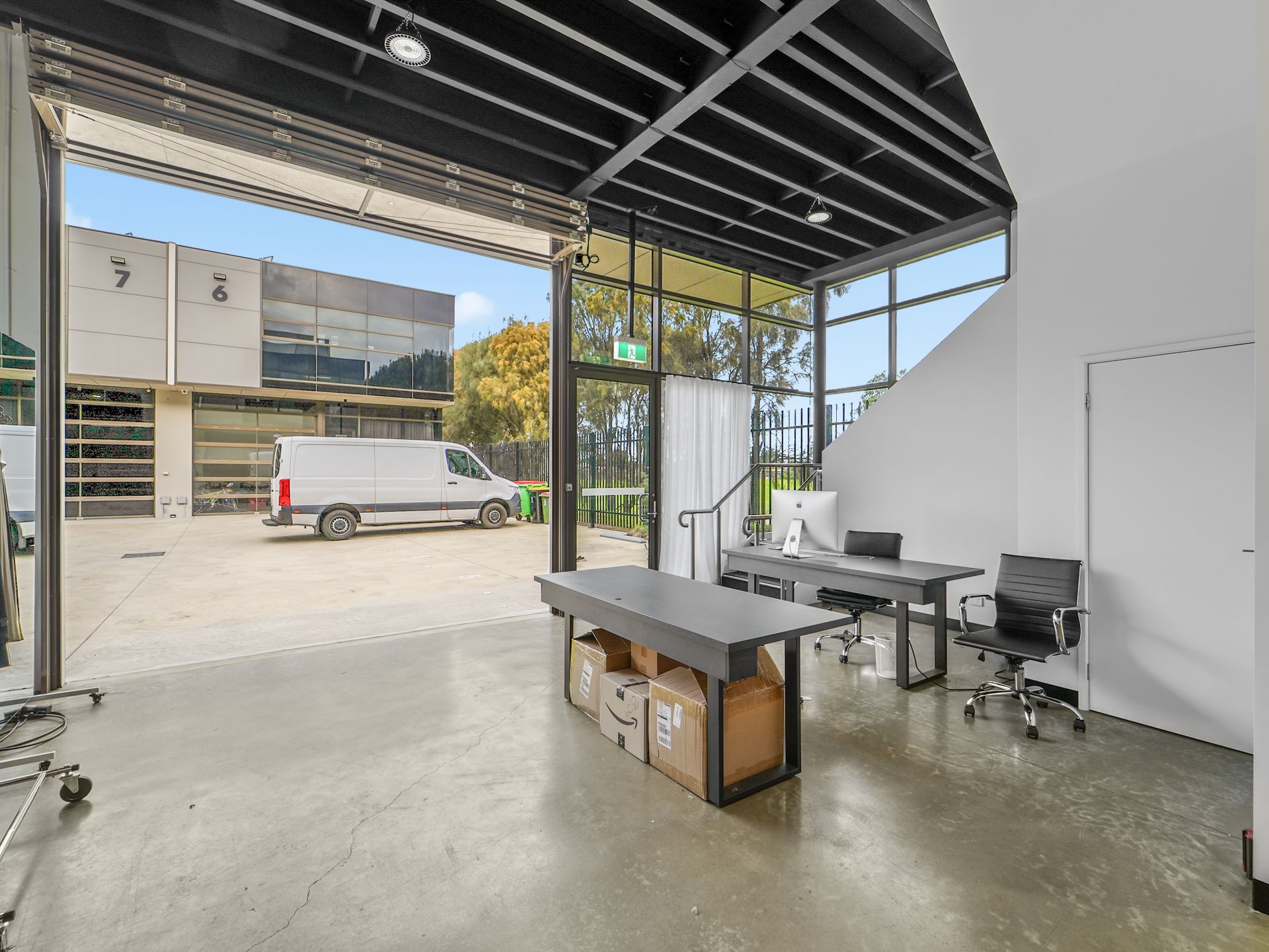 PREMIUM OFFICE / WAREHOUSE