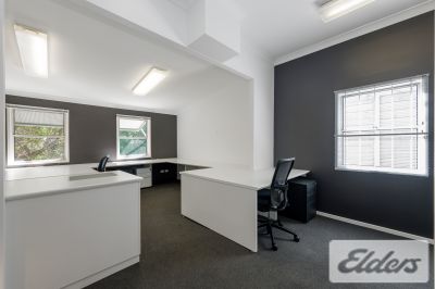STYLISH WORKERS COTTAGE WITH 6 CARS!