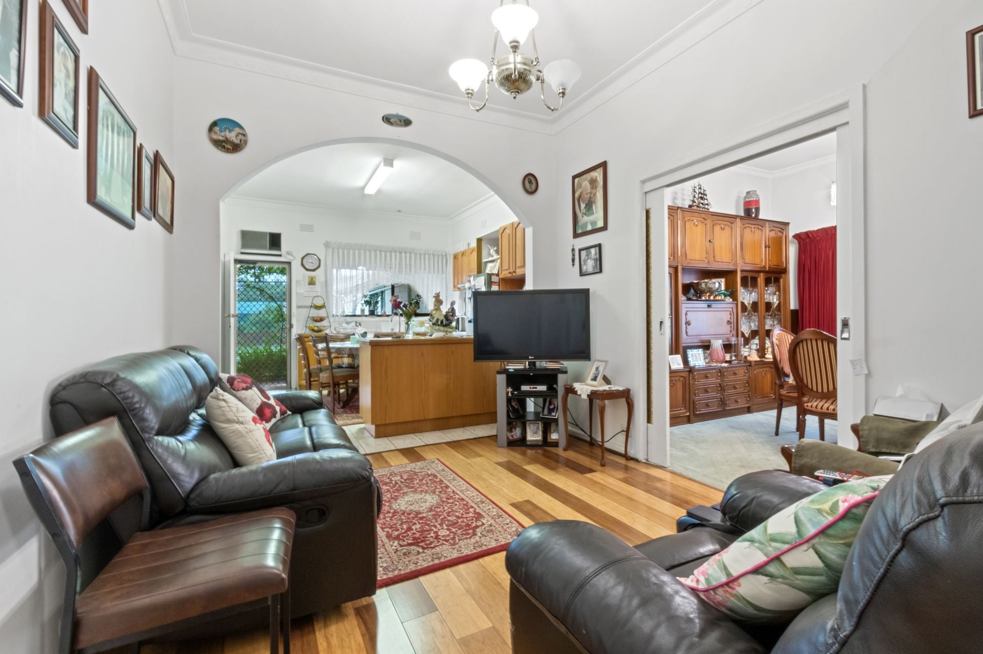 Charming Mid-Century Gem In Family-Friendly Thornbury