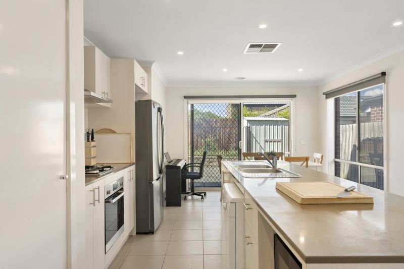 33 Eynesbury View, Wollert