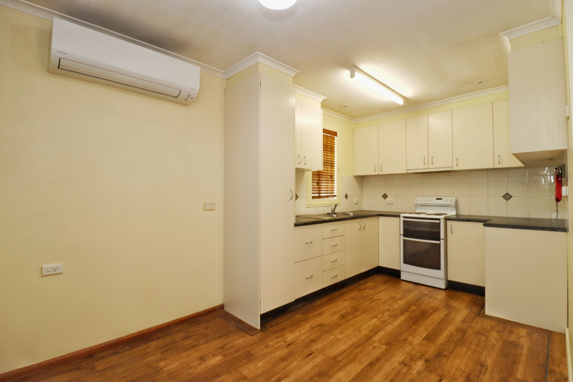 15 Wollowra Street, COWRA, Cowra - Thumbnail 4