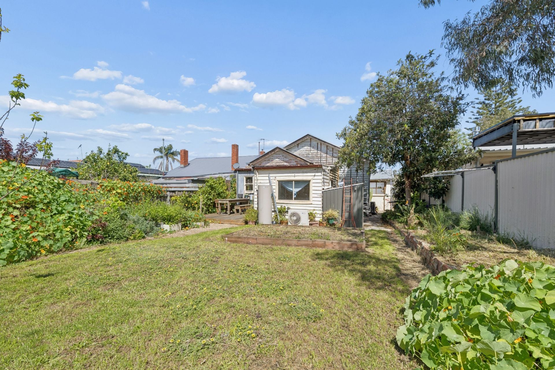 Classic Charm And Garden Space Near Regent Station