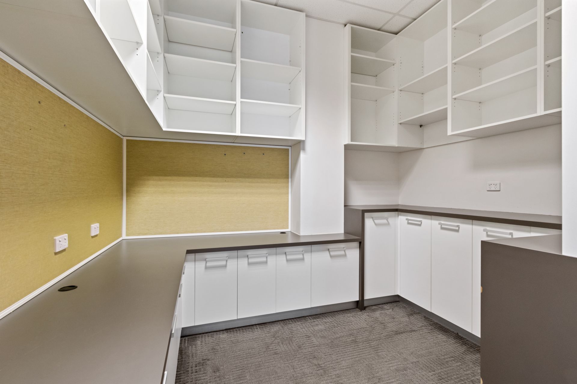 FULLY FITTED HIGH PROFILE OFFICE