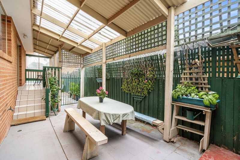 4 Silvertop Court, Mill Park