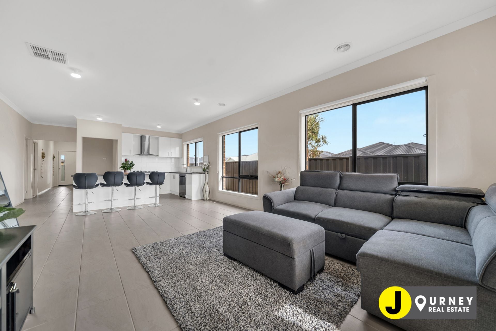 28 Narmada Road Clyde VIC, Clyde - Thumbnail 2