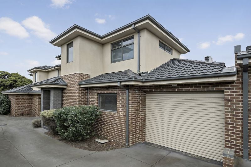 2/32 Summerhill Road, Reservoir