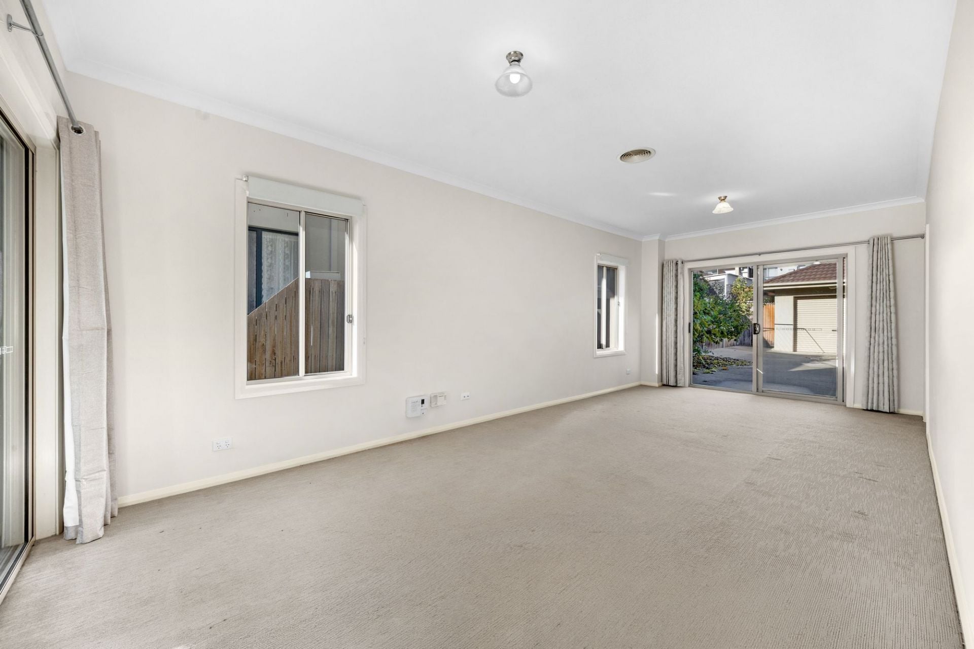 73 Sarre Street, Gungahlin ACT, Gungahlin - Thumbnail 3