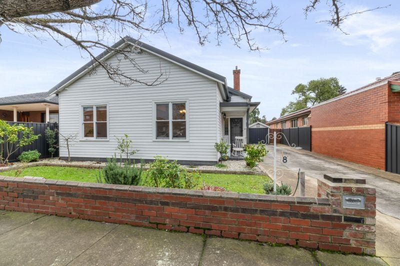 8 Bayliss Street, Preston West