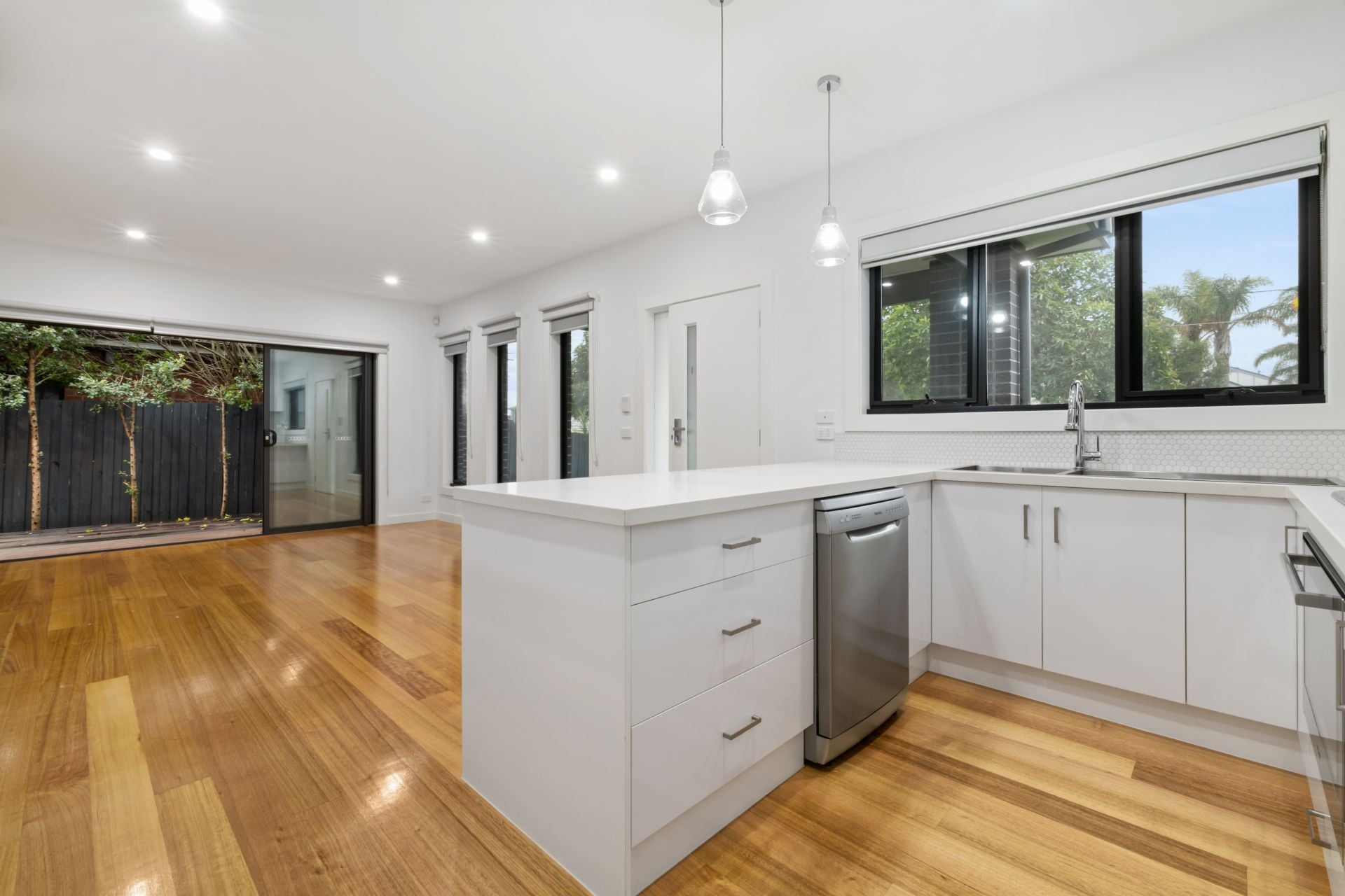 Modern 3-Bedroom Townhouse in Prime Reservoir Location