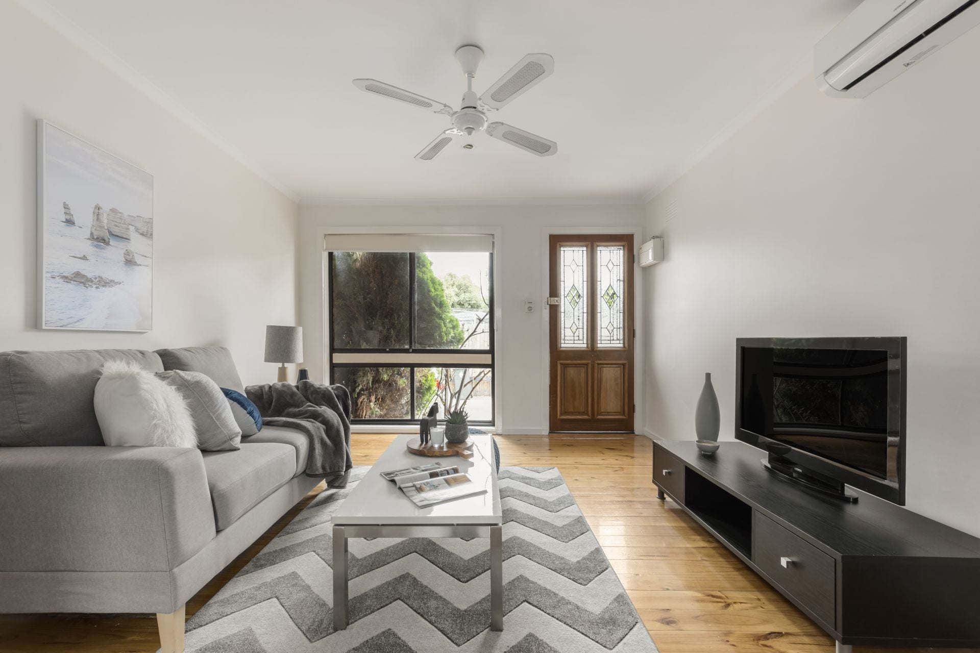 Stylish Living in Serene Location
