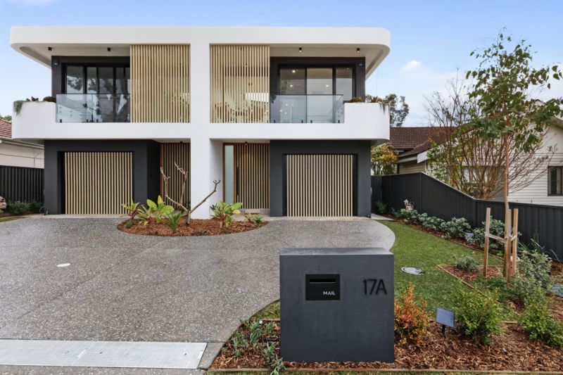 17a Woodfield Boulevard CARINGBAH 2229