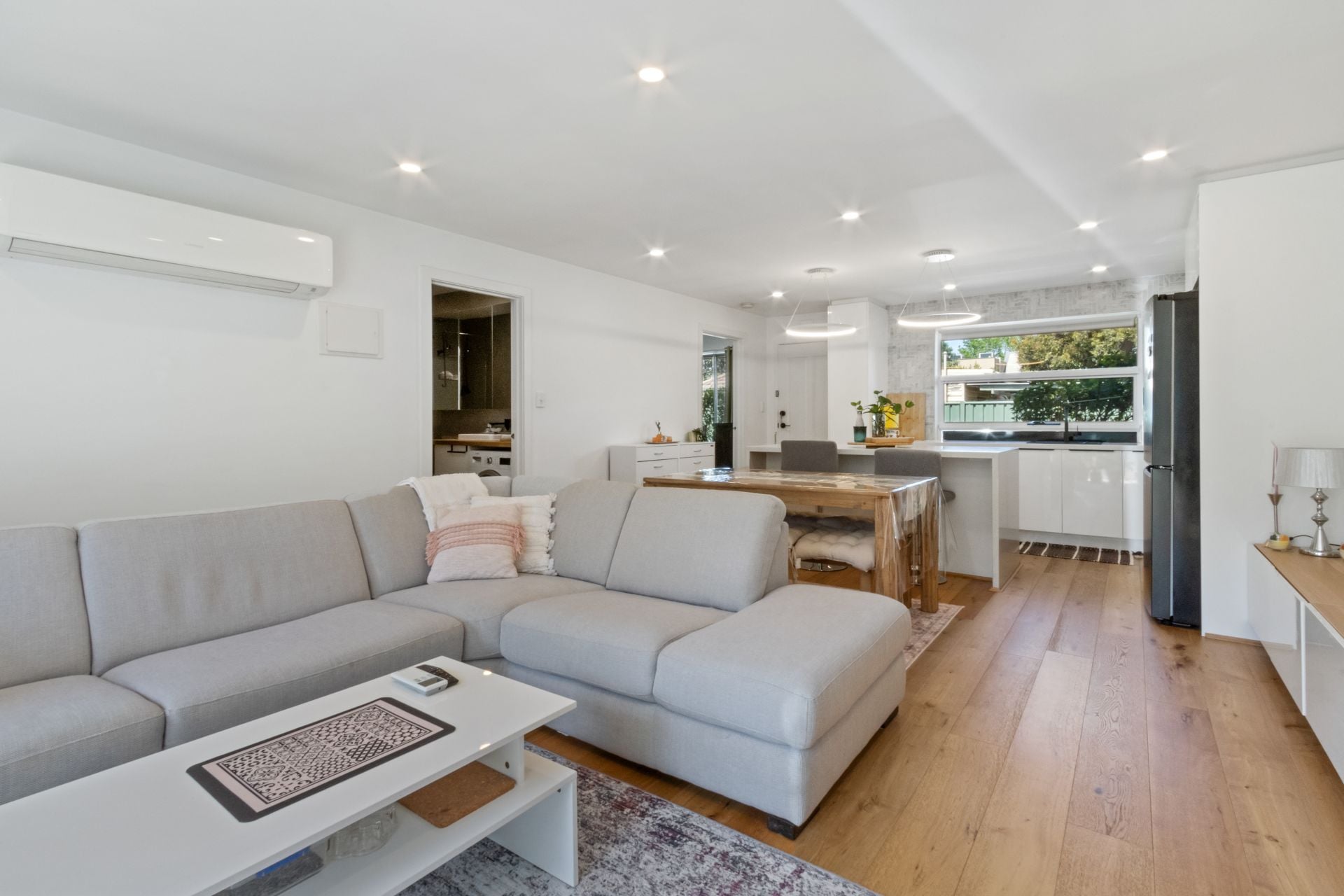 Stunning Unit in Ideal Location