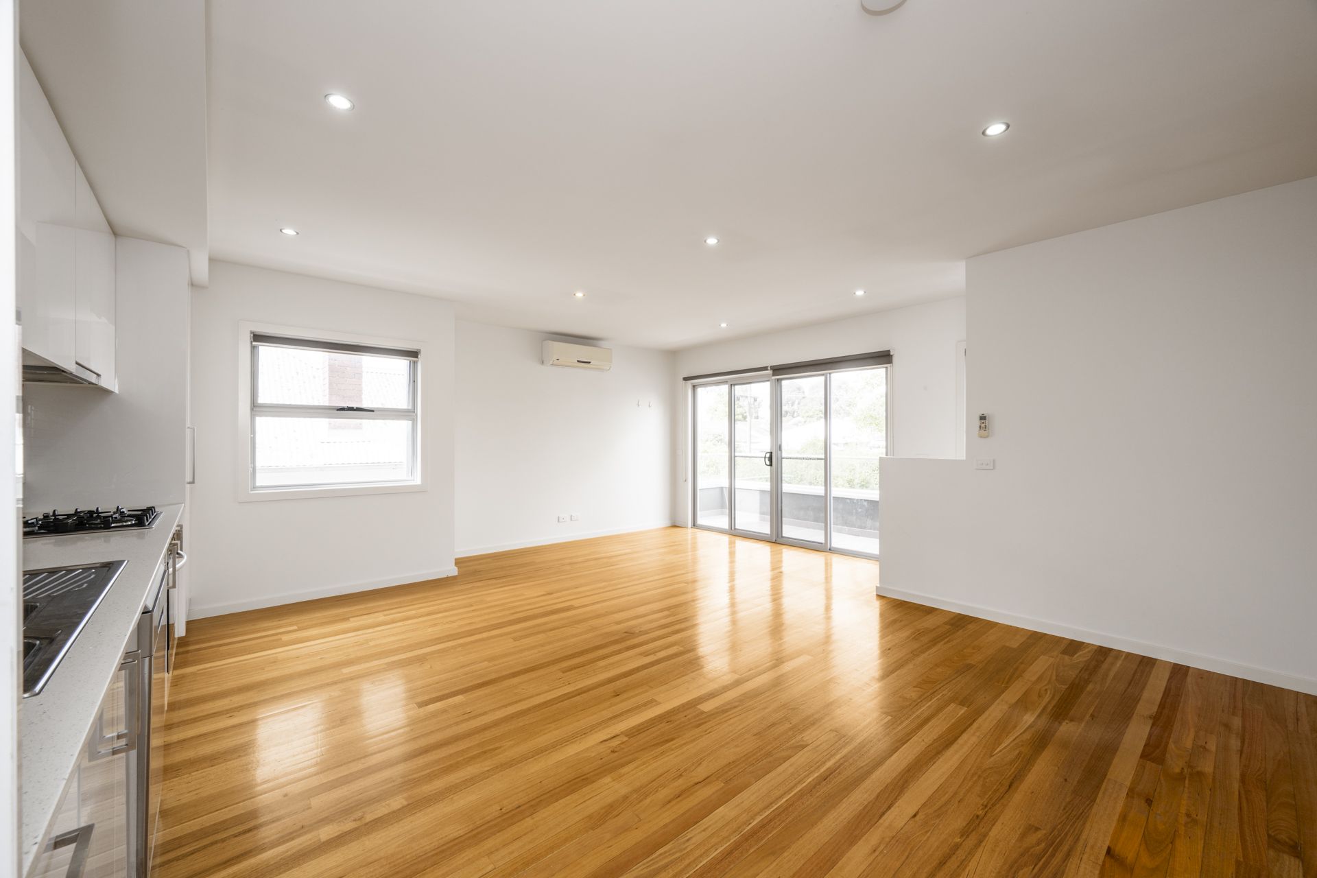 Contemporary 2-Bedroom Townhouse in Prime Thornbury Location