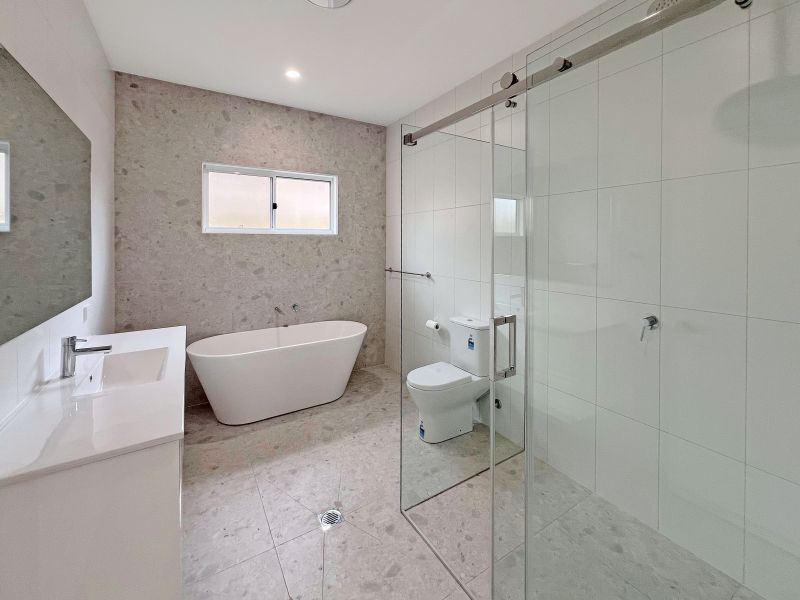 Modern Family Living in a Peaceful Menangle Pocket