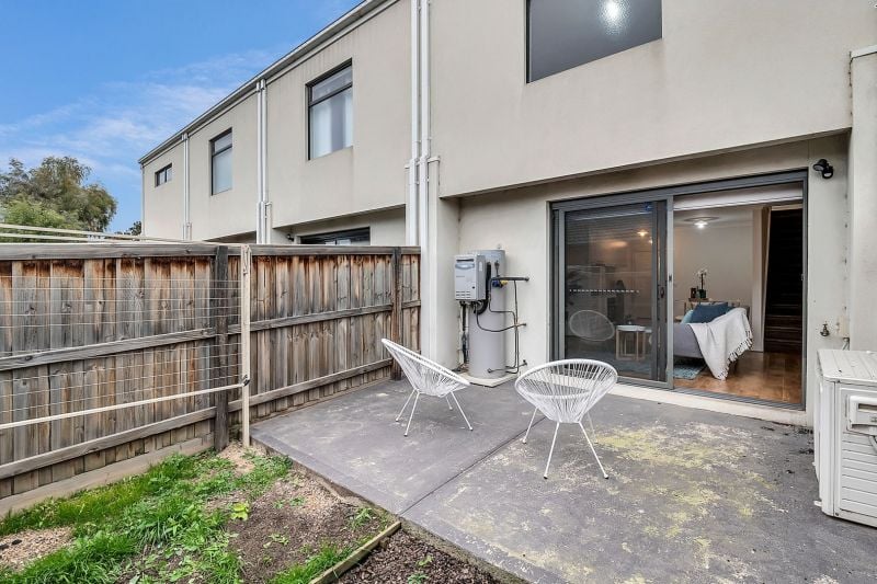 8 Raspberry Grove, Mernda