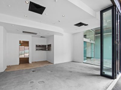FITTED COMMERICAL KITCHEN IN THRIVING RETAIL PRECINCT
