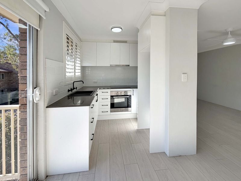 Renovated & Light-Filled Unit in an Ultra-Convenient Location