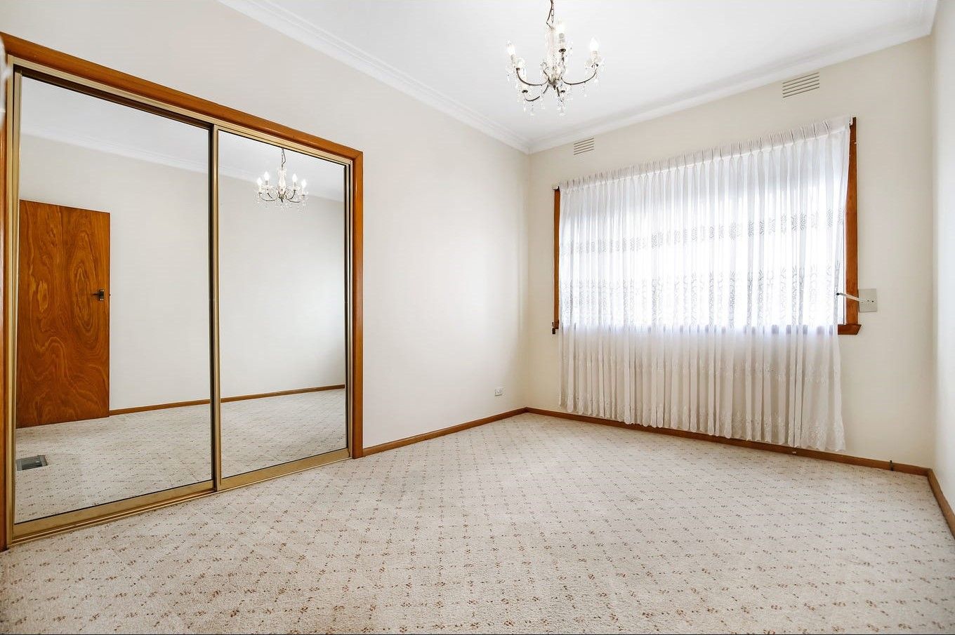 Comfortable 3-bedroom family living in a highly convenient location.