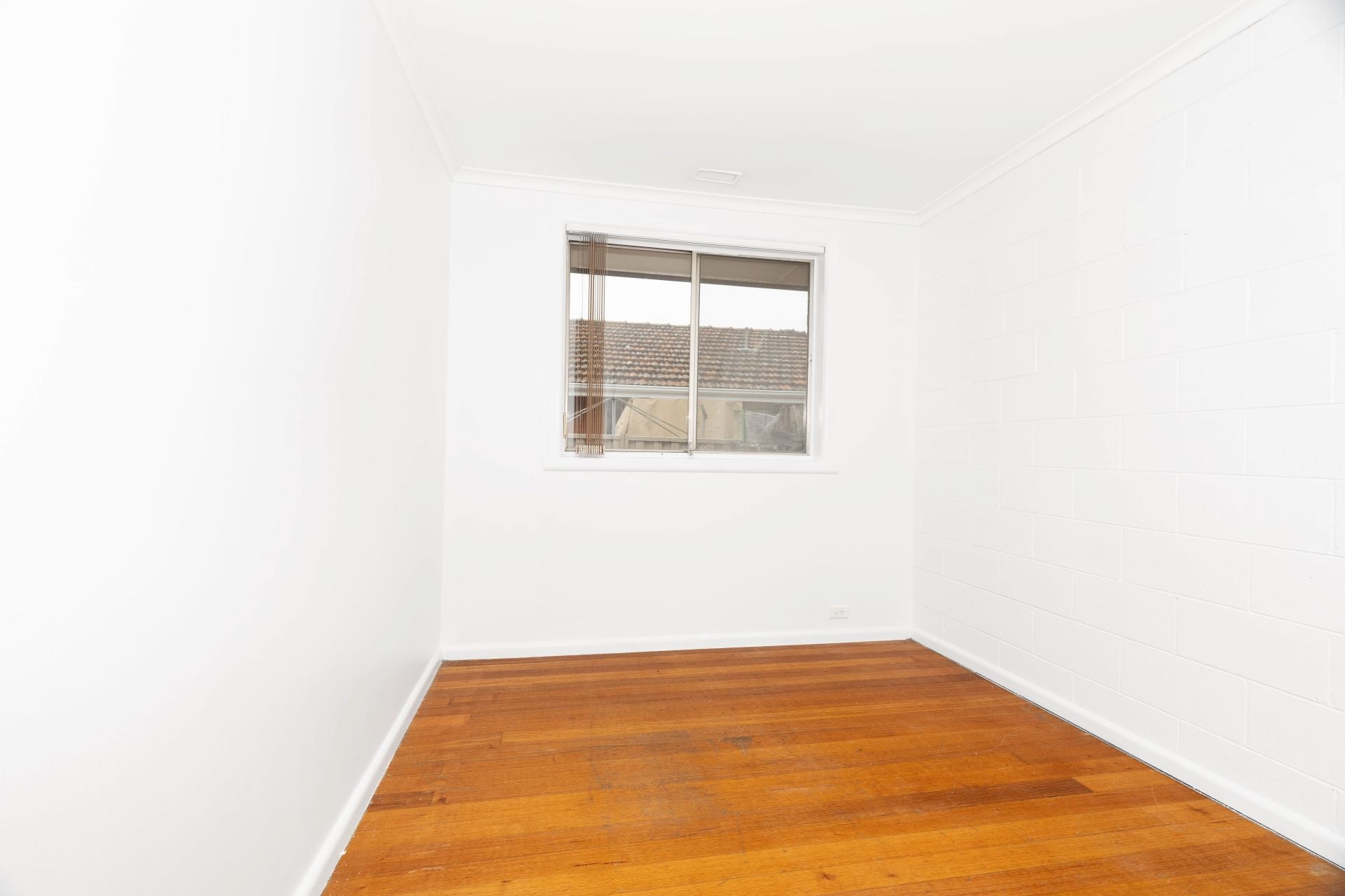 LOCATED CLOSE TO Thomastown station