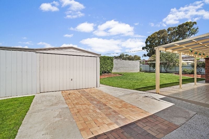 15 Howell Crescent KANGAROO FLAT VIC, Kangaroo Flat - Thumbnail 6