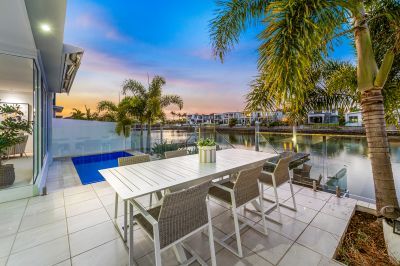 Tranquil Waterside Haven!!