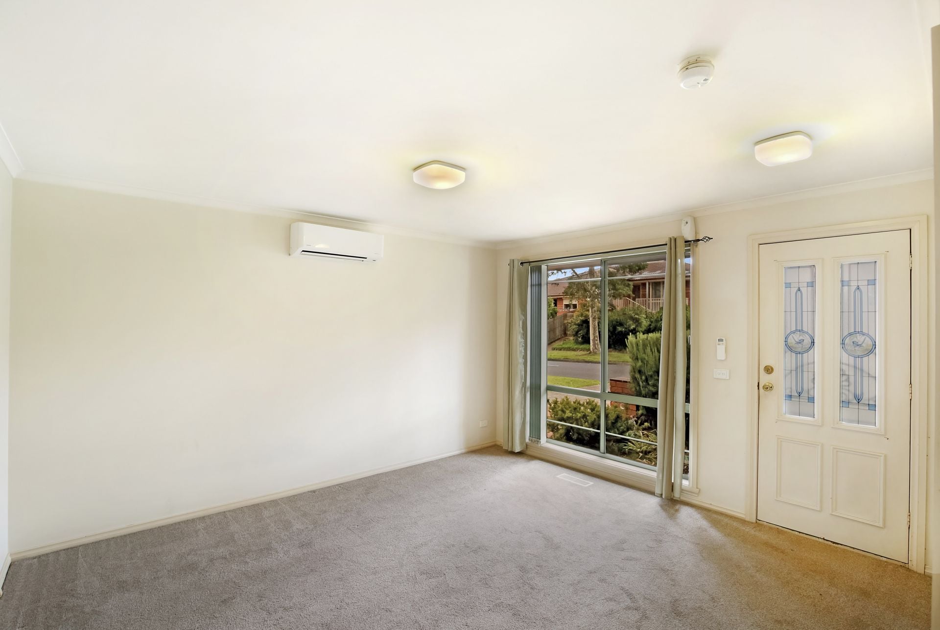 LOCATION AND COMFORT ALL IN ONE!!!