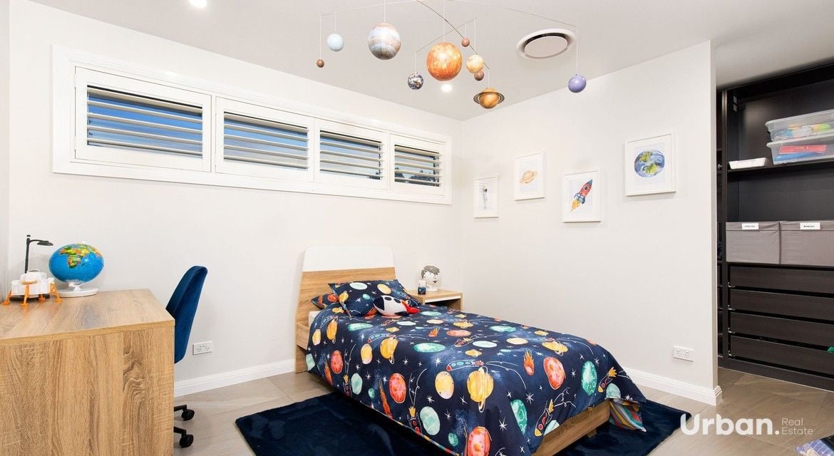 Colebee 65 Coronato Parade