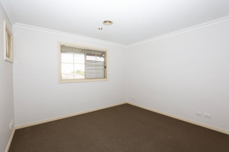 4/6 Duffy Street, Reservoir