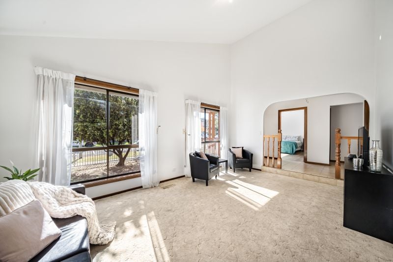 136 Garden Grove Drive, Mill Park