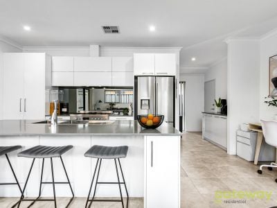 68 Mornington Crescent, Wandi
