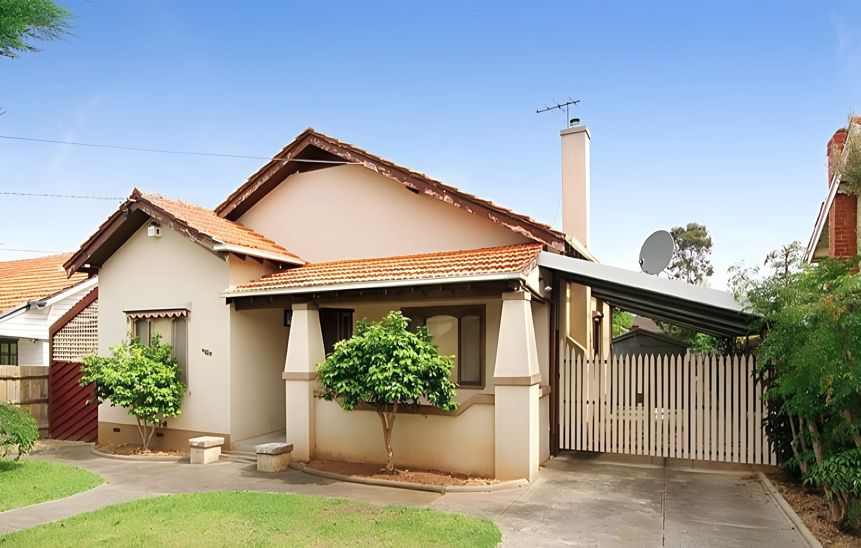 Cosy 3 Bedroom Home with Bungalow!