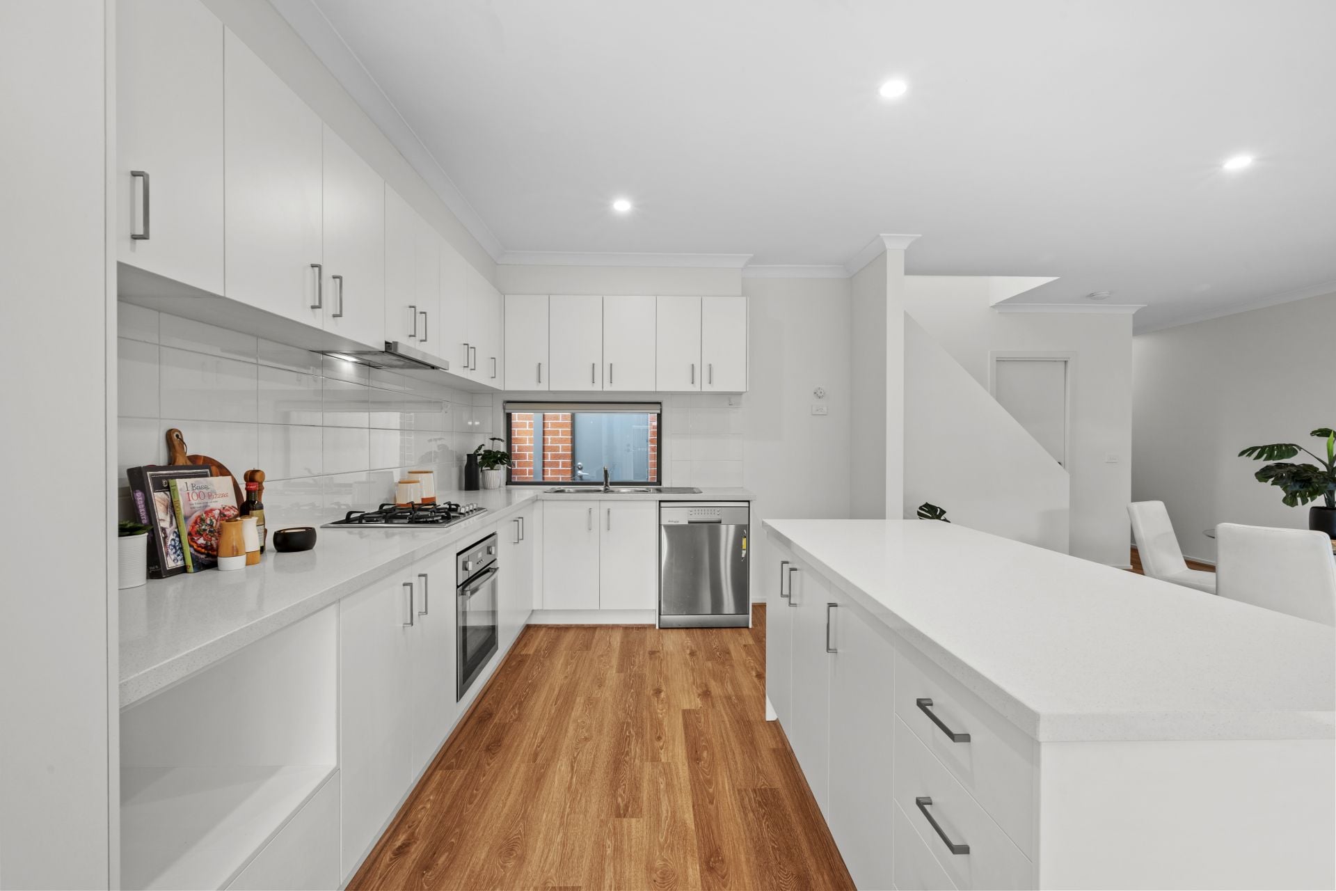 Five Star Family Living In Peaceful Epping