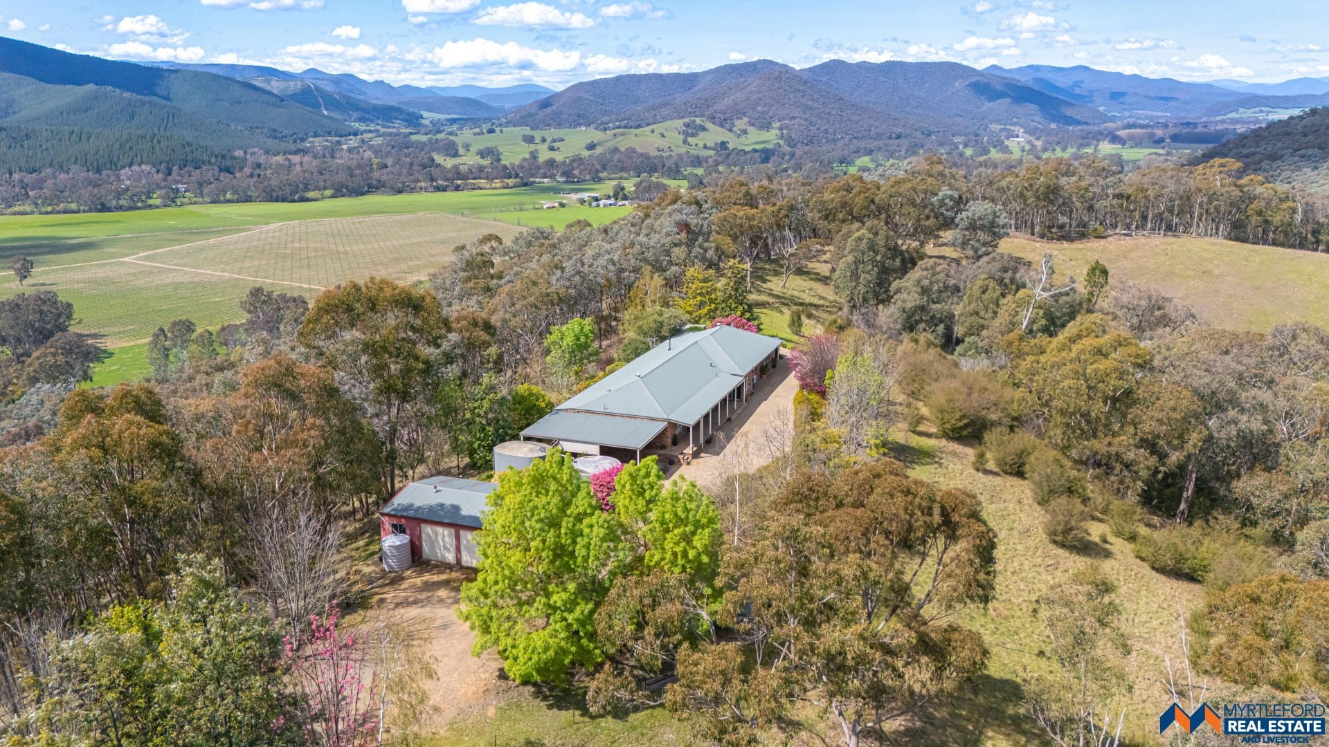 330 Clemens Lane, MYRTLEFORD, Myrtleford - Thumbnail 2